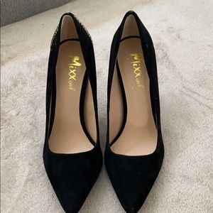 Black Suede Pumps